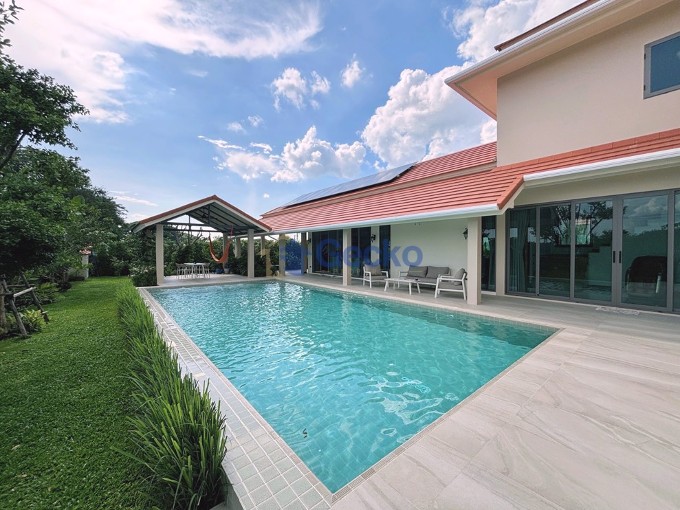 5 Bedrooms House  East Pattaya H012868 (Photo 2)