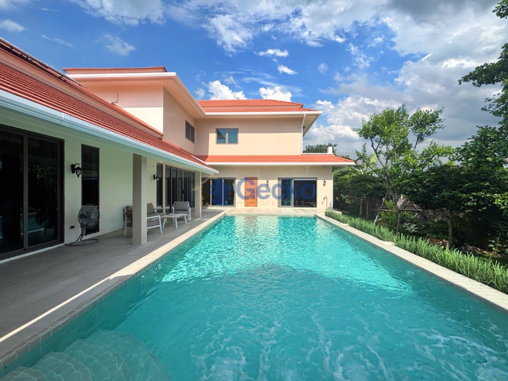 5 Bedrooms House  East Pattaya H012868 (Photo 1)