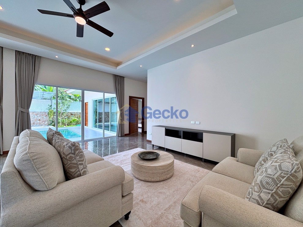 3 Bedrooms House  East Pattaya H012869 (Photo 2)