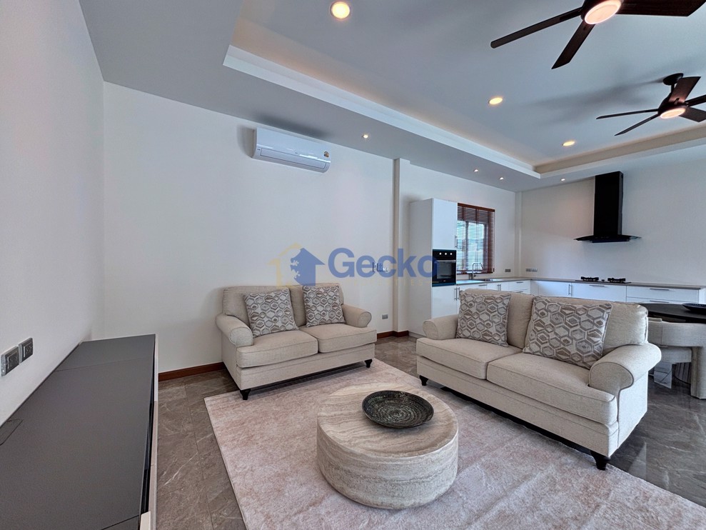 3 Bedrooms House  East Pattaya H012869 (Photo 3)