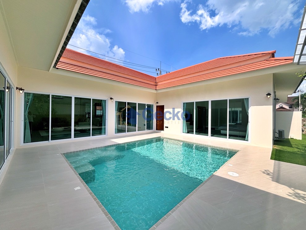 3 Bedrooms House  East Pattaya H012869 (Cover Photo)
