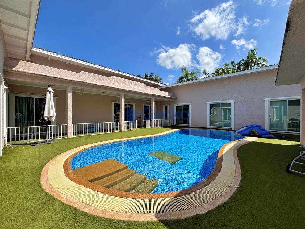 5 Bedrooms House in Santa Maria  East Pattaya H010559 (Photo 1)
