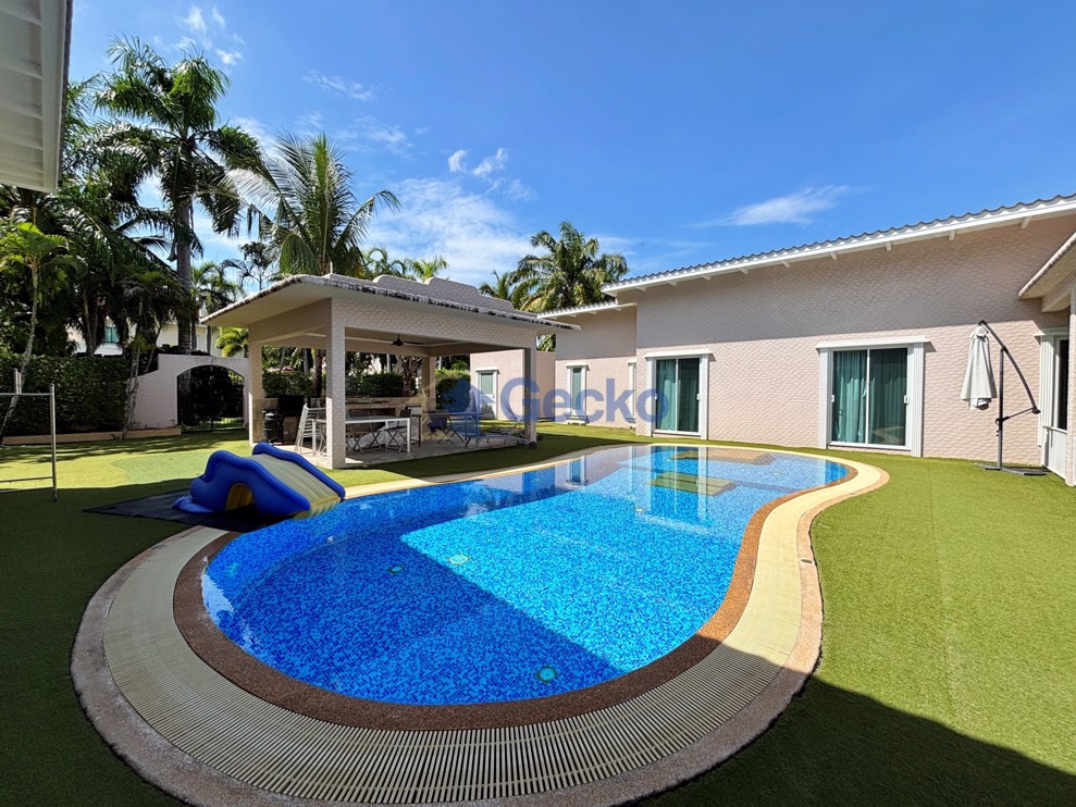 5 Bedrooms House in Santa Maria  East Pattaya H010559 (Cover Photo)