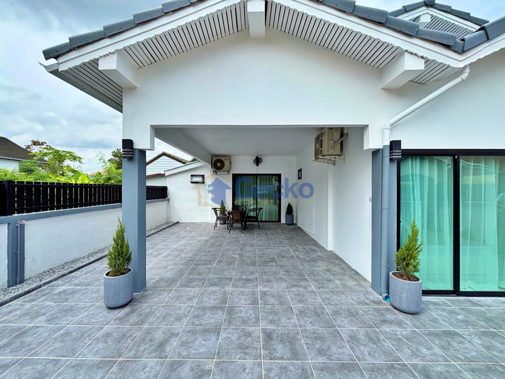 3 Bedrooms House  East Pattaya H012655 (Photo 2)