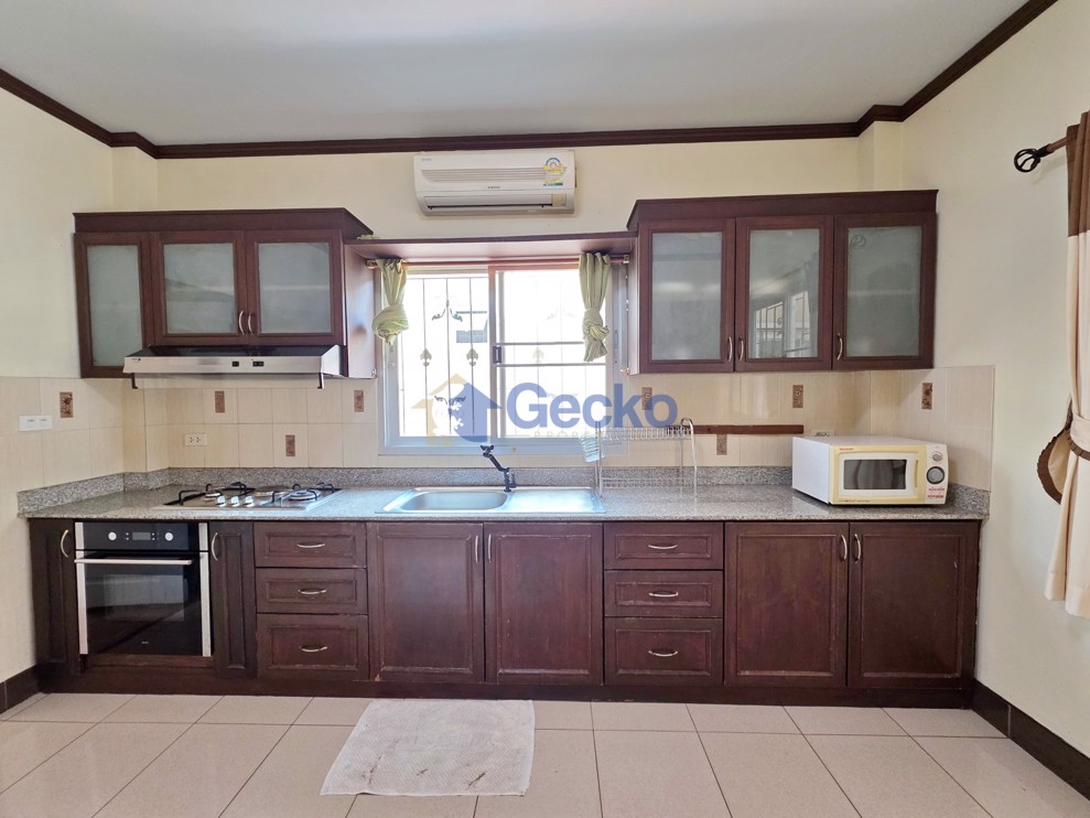 3 Bedrooms House in Pattaya Tropical  East Pattaya H012875 (Photo 3)
