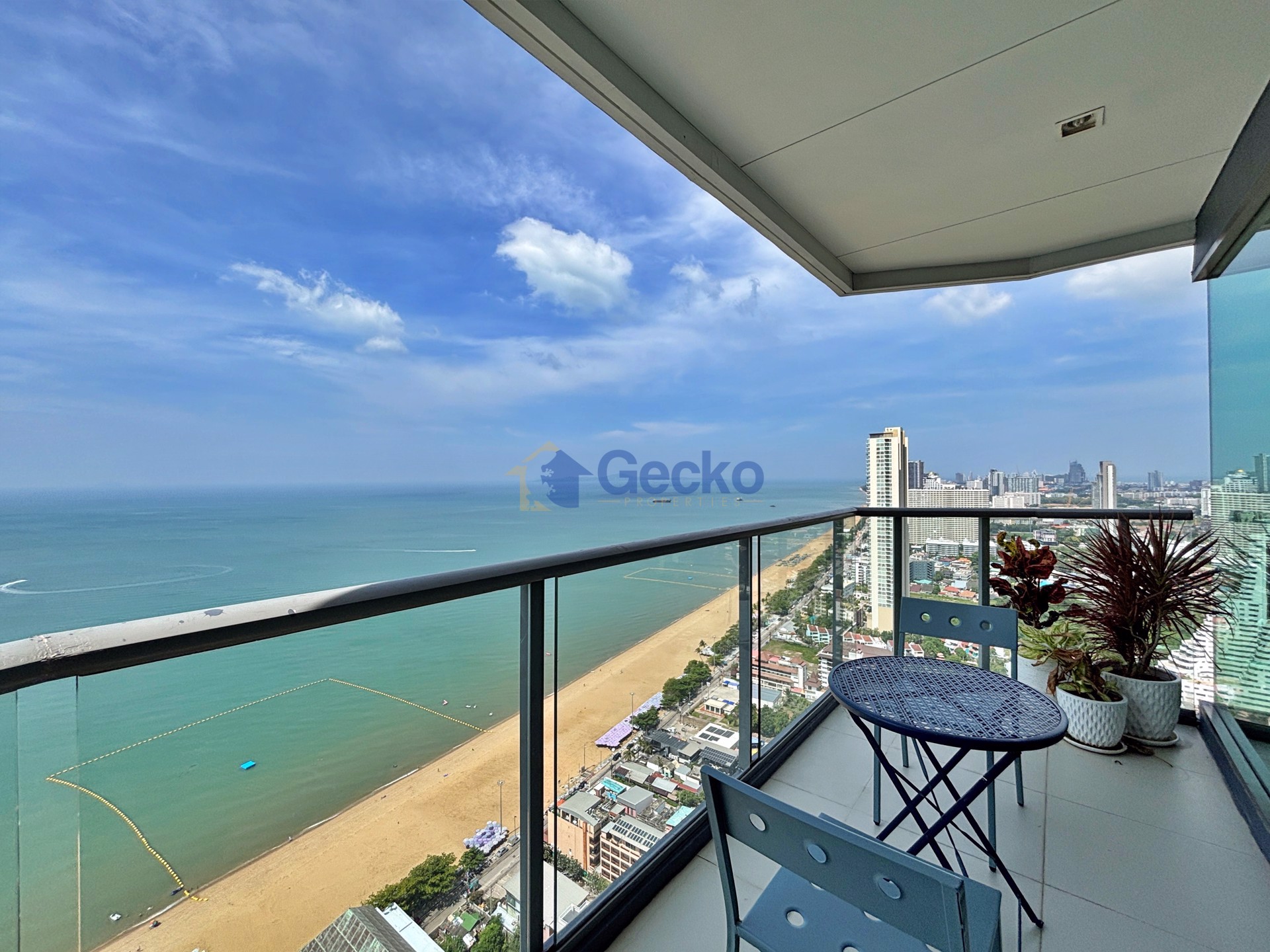 3 Bedrooms Condo in Aeras Jomtien C012877