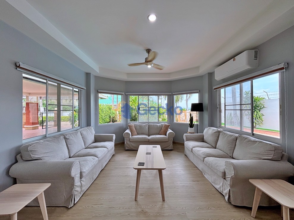 4 Bedrooms House in Green Field Villa 2  East Pattaya H012878 (Photo 3)