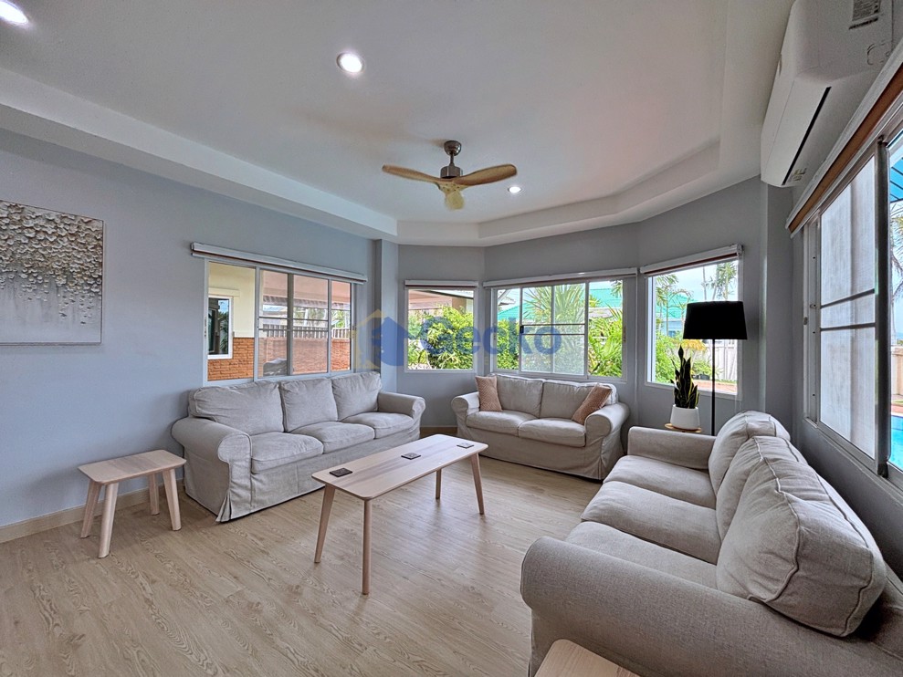 4 Bedrooms House in Green Field Villa 2  East Pattaya H012878 (Photo 4)