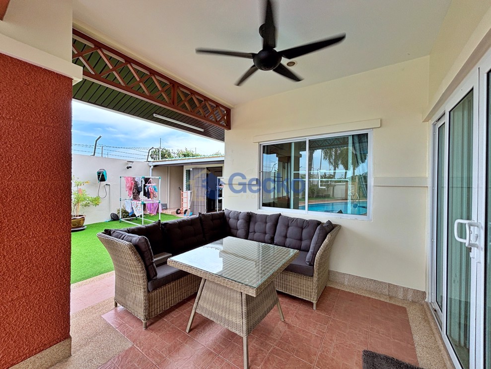 4 Bedrooms House in Green Field Villa 2  East Pattaya H012878 (Photo 1)