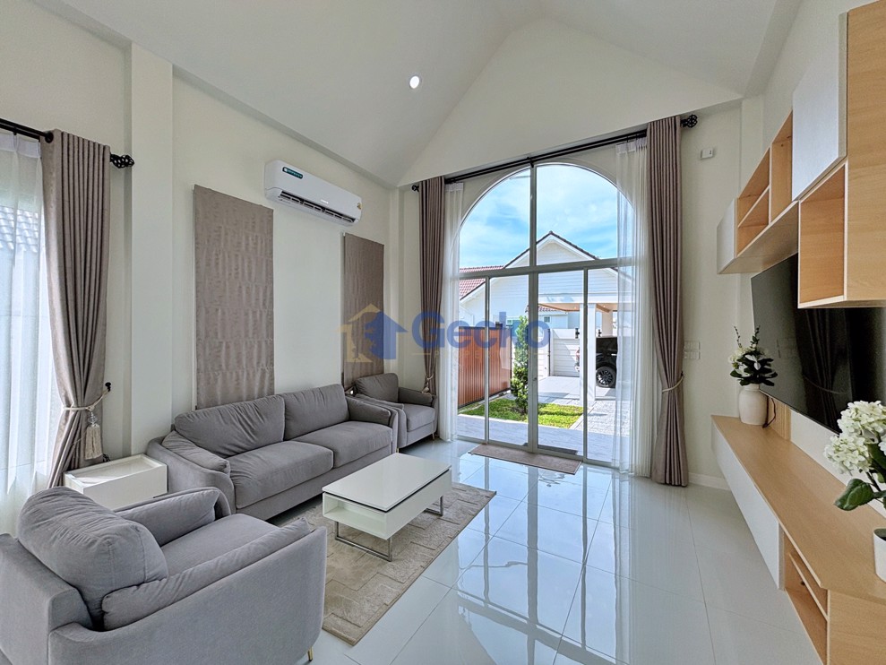 3 Bedrooms House  East Pattaya H012879 (Photo 4)