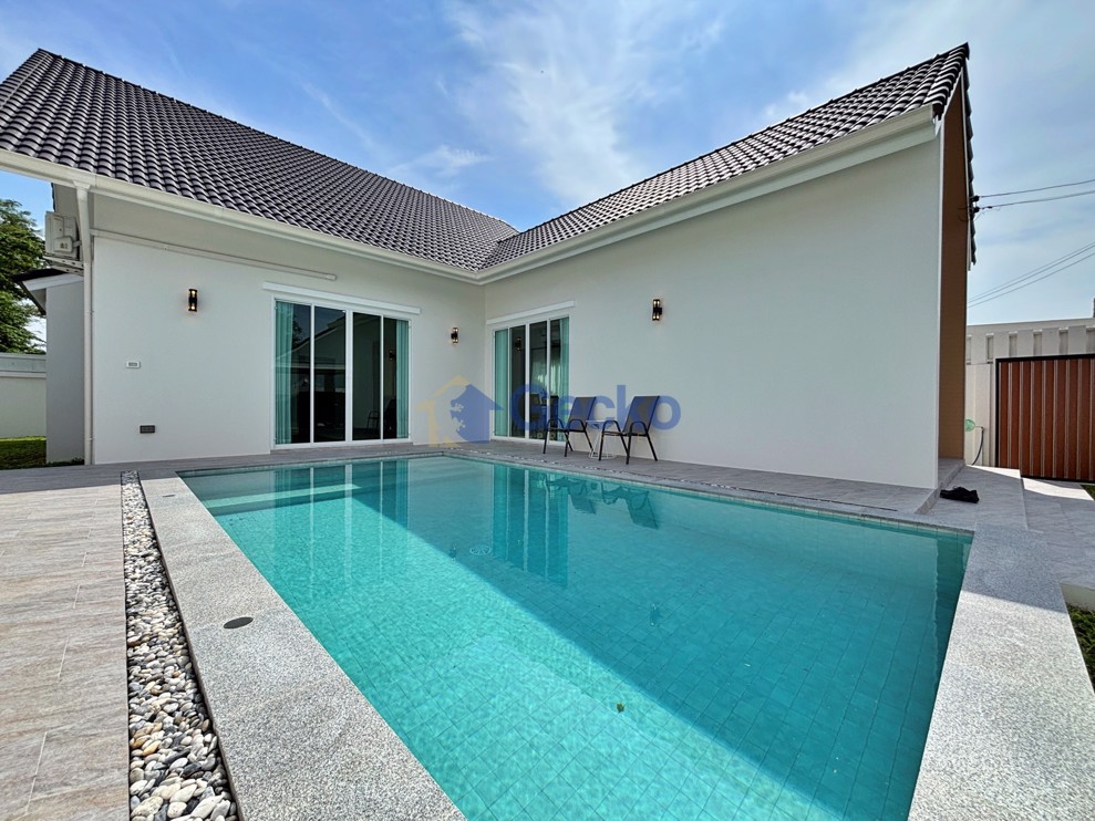 3 Bedrooms House  East Pattaya H012879 (Photo 2)