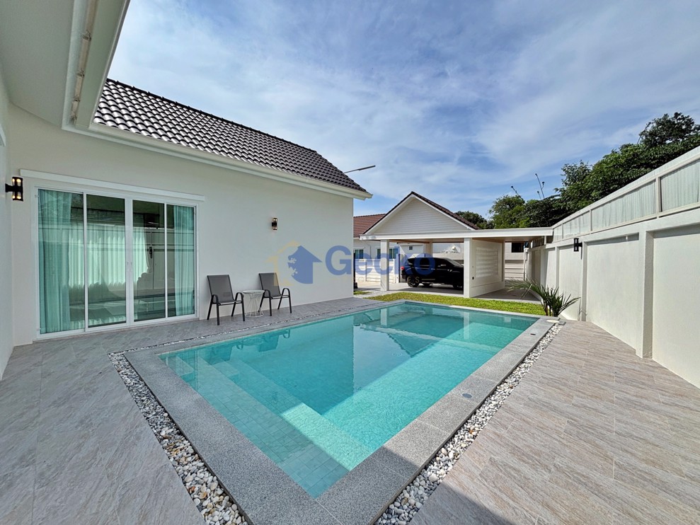 3 Bedrooms House  East Pattaya H012879 (Photo 1)