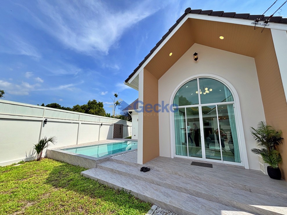 3 Bedrooms House  East Pattaya H012879 (Photo 3)