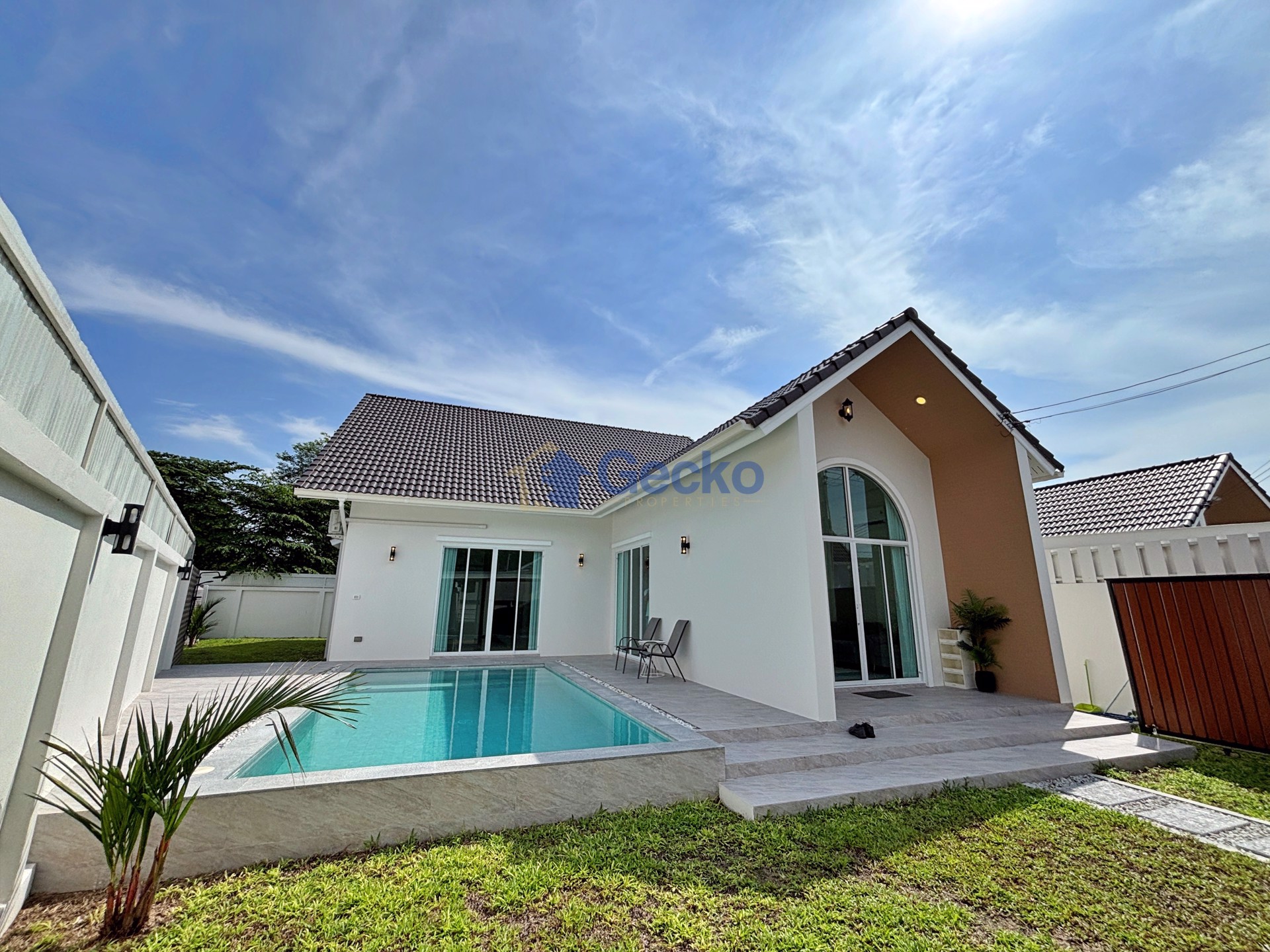 3 Bedrooms House  East Pattaya H012879