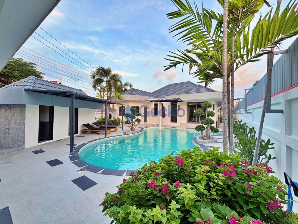 6 Bedrooms House in Eakmongkol 8  South Pattaya H012883 (Cover Photo)