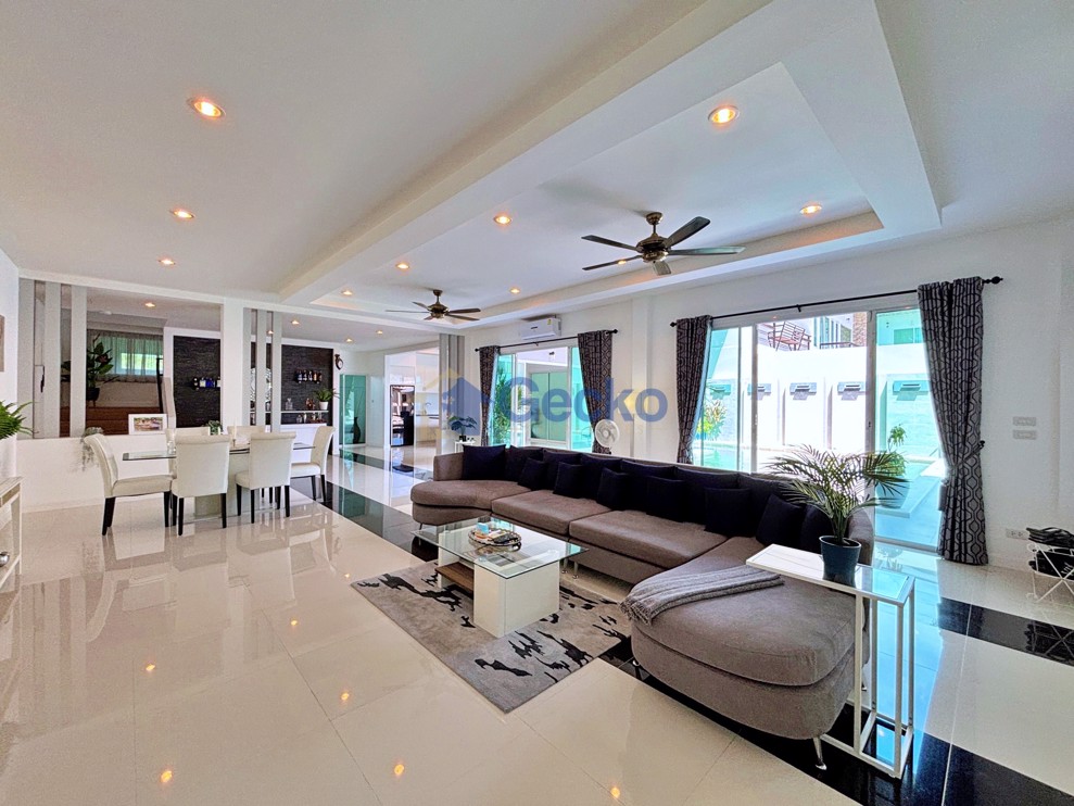 4 Bedrooms House in Piam Mongkhon Village   Huay Yai H012876 (Photo 3)