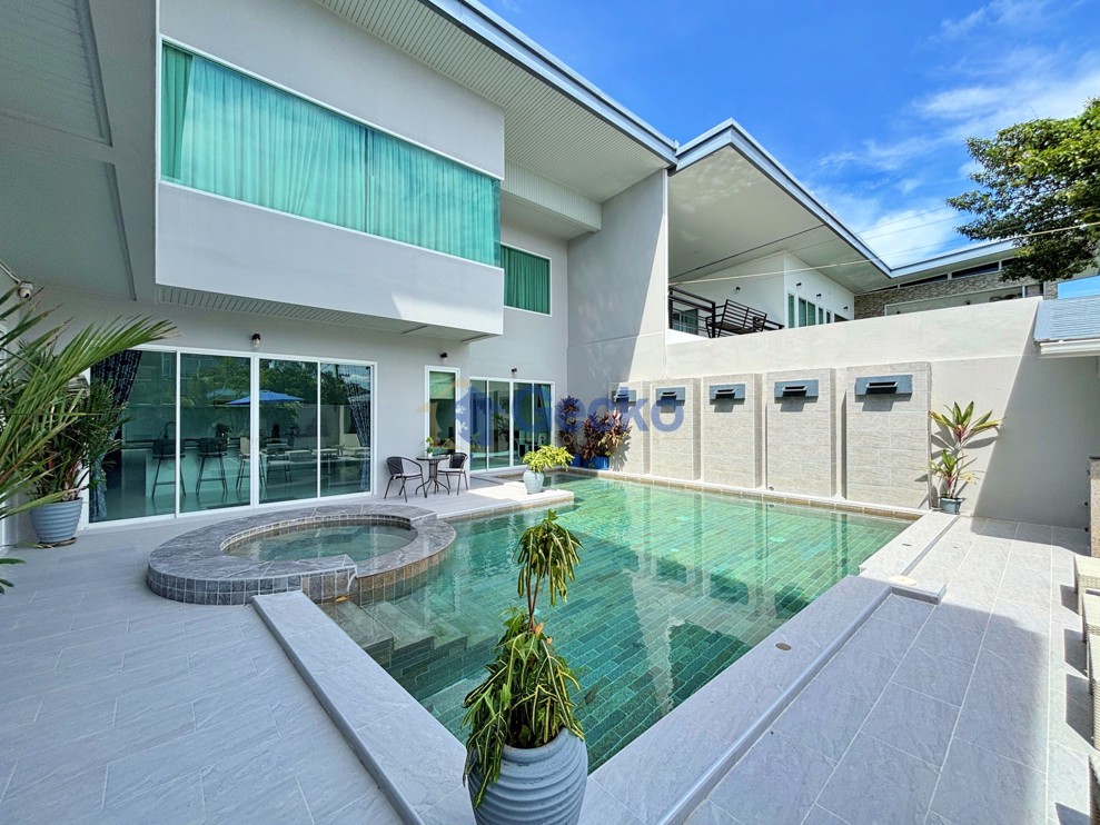 4 Bedrooms House in Piam Mongkhon Village   Huay Yai H012876 (Photo 1)