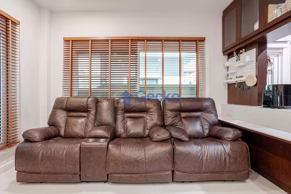4 Bedrooms House in H Living Life  East Pattaya H012886 (Photo 2)