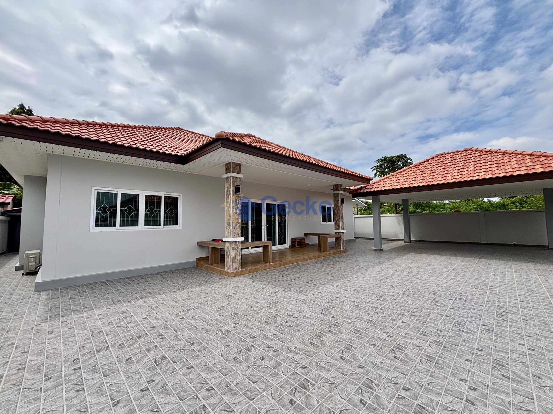 3 Bedrooms House  East Pattaya H012887