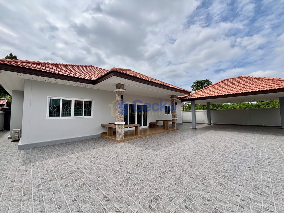 3 Bedrooms House  East Pattaya H012887 (Cover Photo)