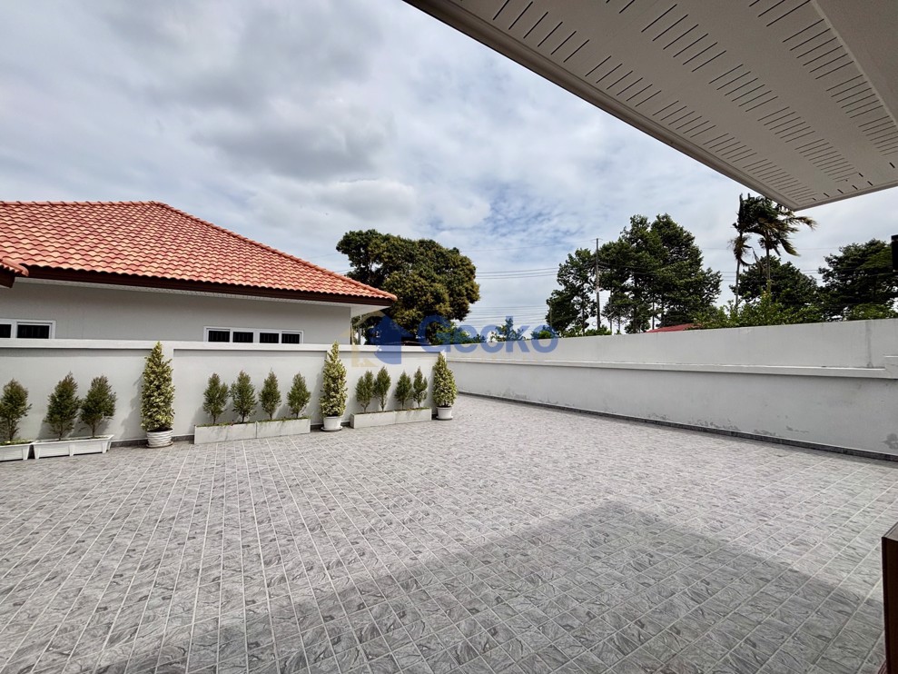 3 Bedrooms House  East Pattaya H012887 (Photo 3)