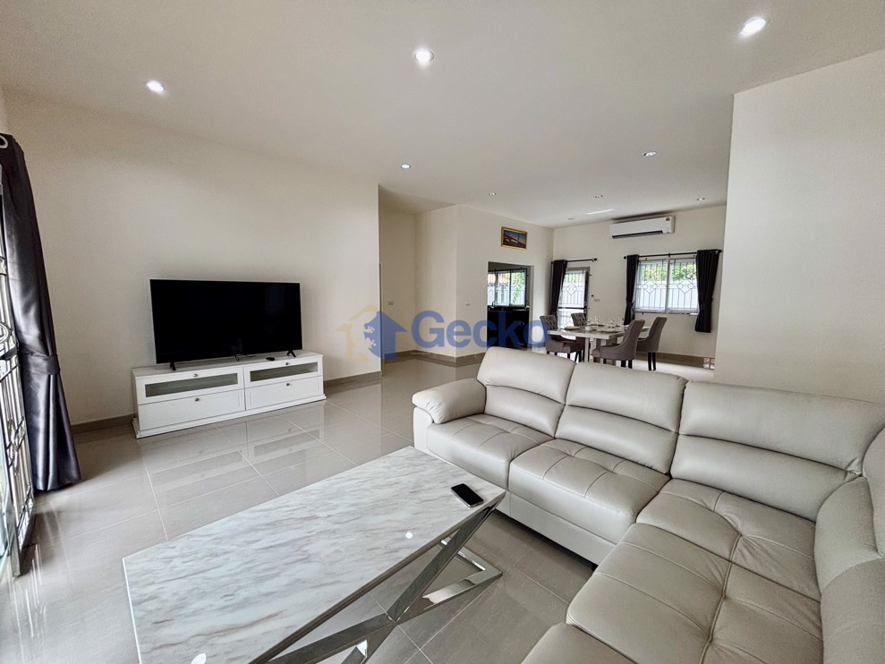 3 Bedrooms House  East Pattaya H012887 (Photo 4)