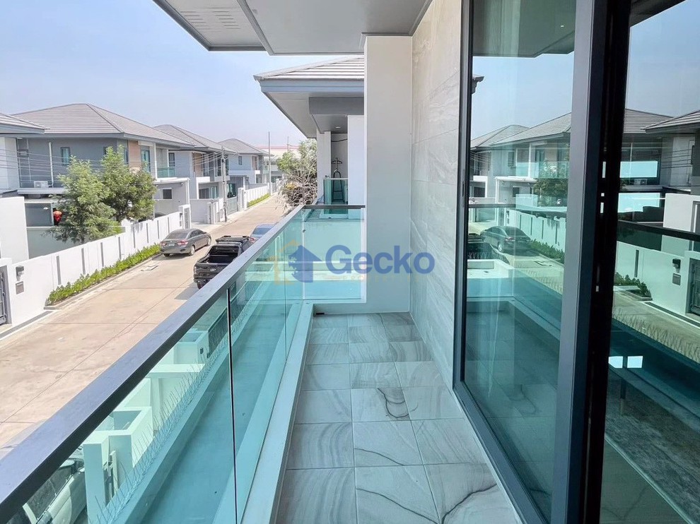 3 Bedrooms House in Patta Ville  East Pattaya H010453 (Photo 2)