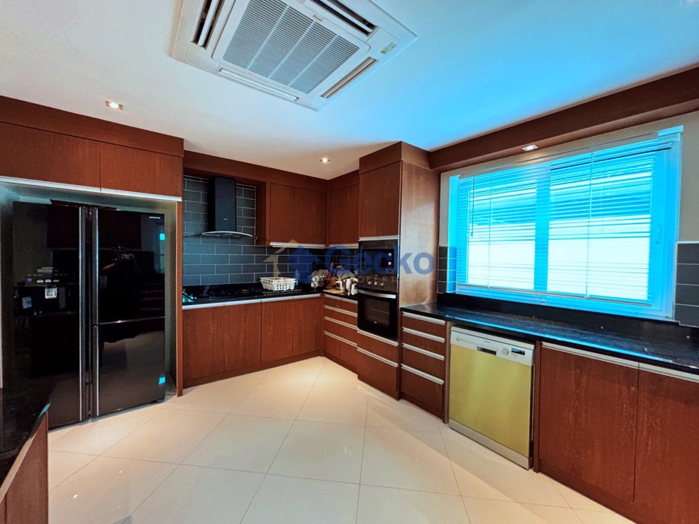 4 Bedrooms House in Green Field Villa 5  East Pattaya H012889 (Photo 1)
