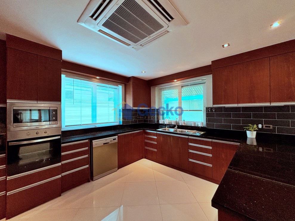 4 Bedrooms House in Green Field Villa 5  East Pattaya H012889 (Photo 2)
