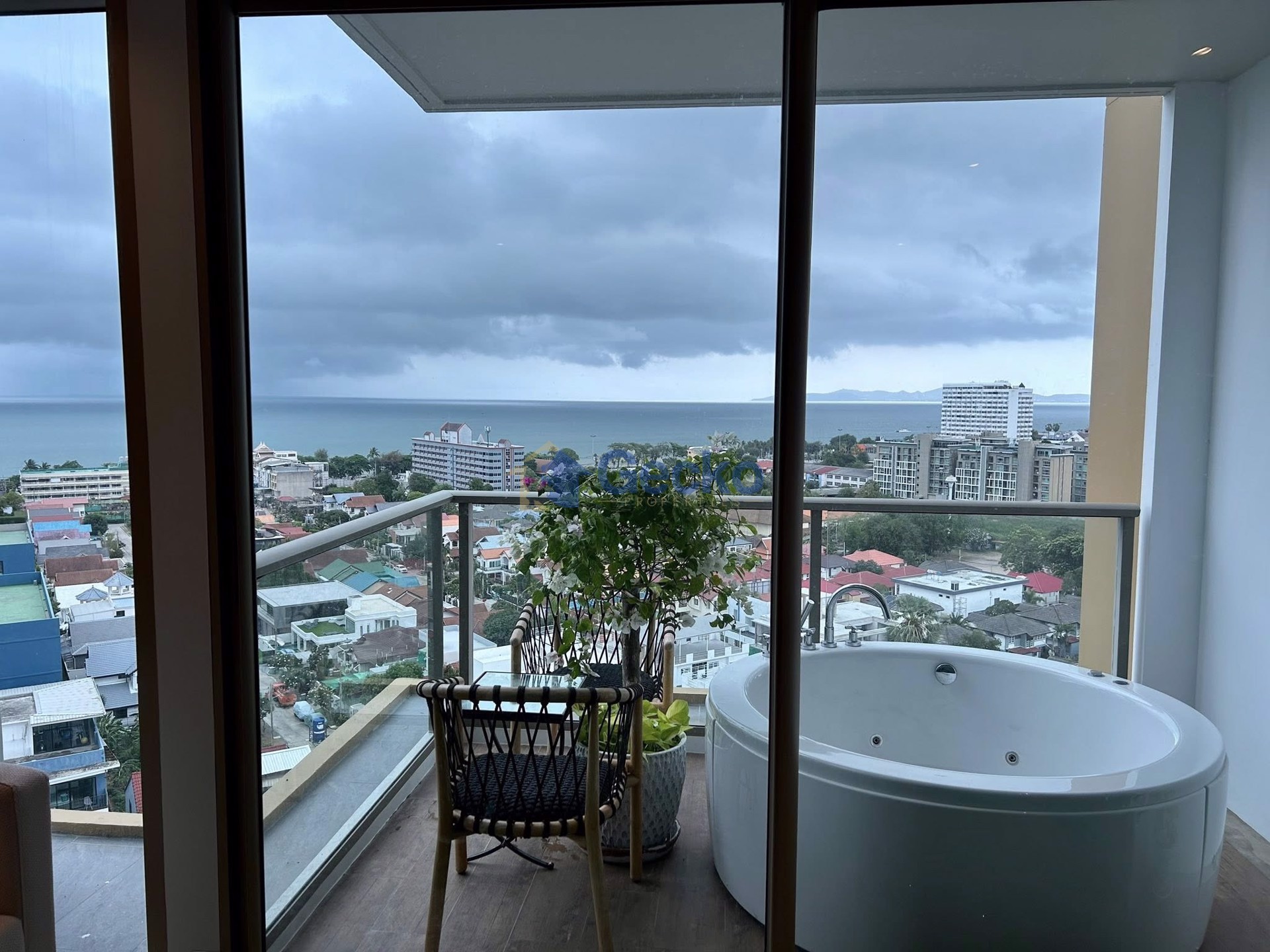 1 Bedroom Condo in The Riviera Ocean Drive Jomtien C012891