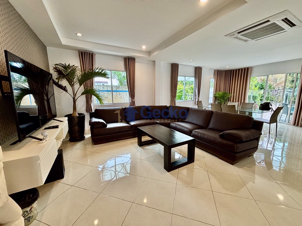 3 Bedrooms House in The Meadows  East Pattaya H012893 (Photo 4)