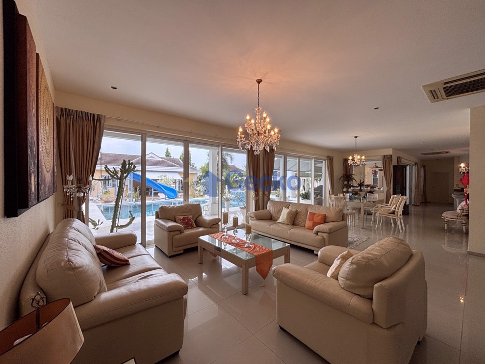 8 Bedrooms House  East Pattaya H012911 (Photo 1)