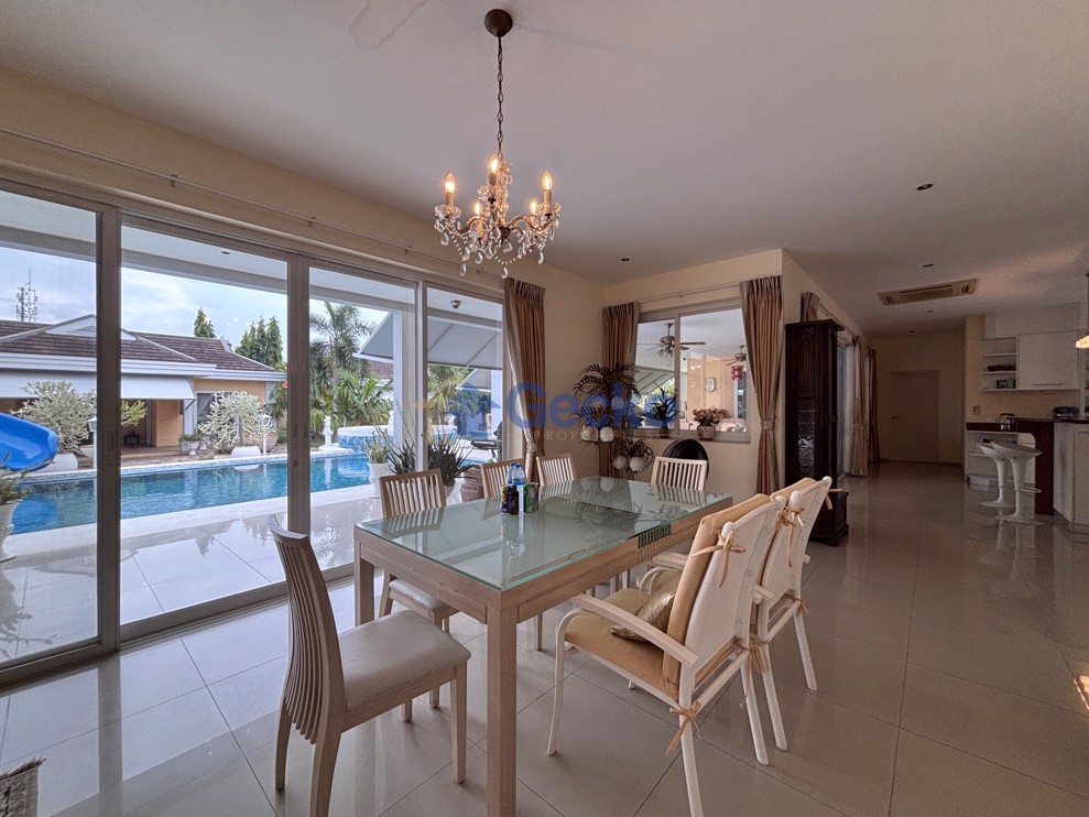 8 Bedrooms House  East Pattaya H012911 (Photo 3)