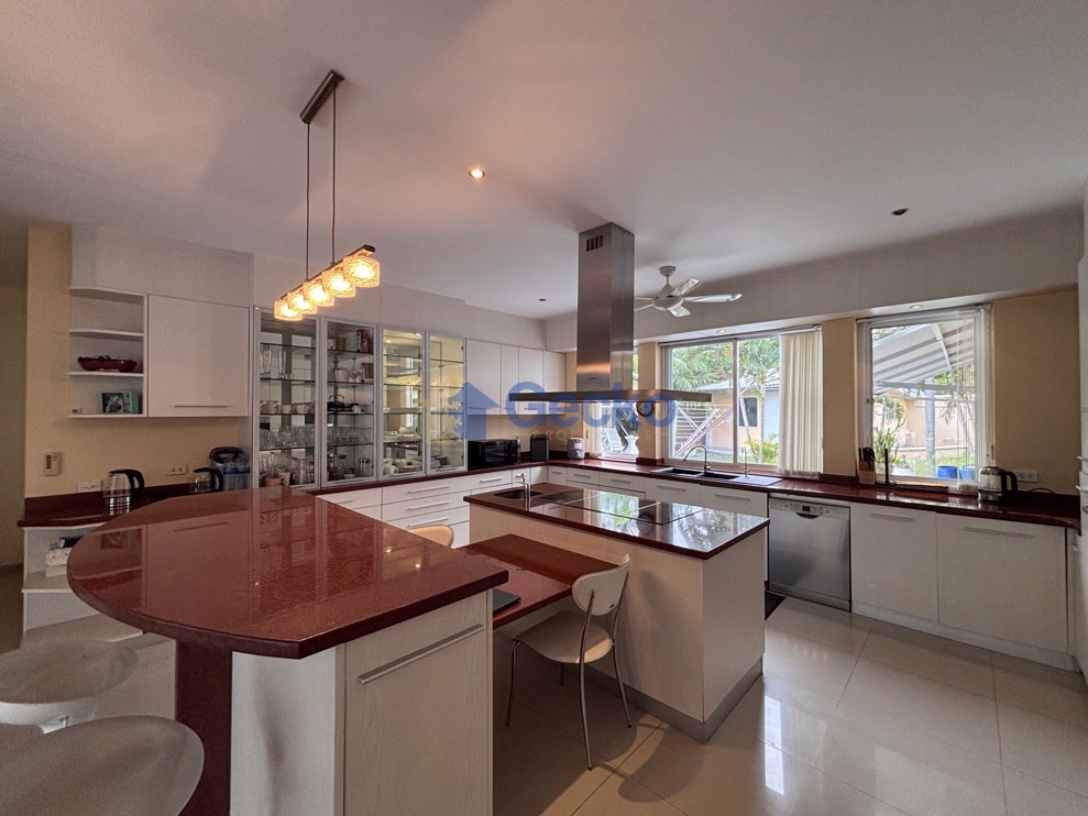 8 Bedrooms House  East Pattaya H012911 (Photo 4)