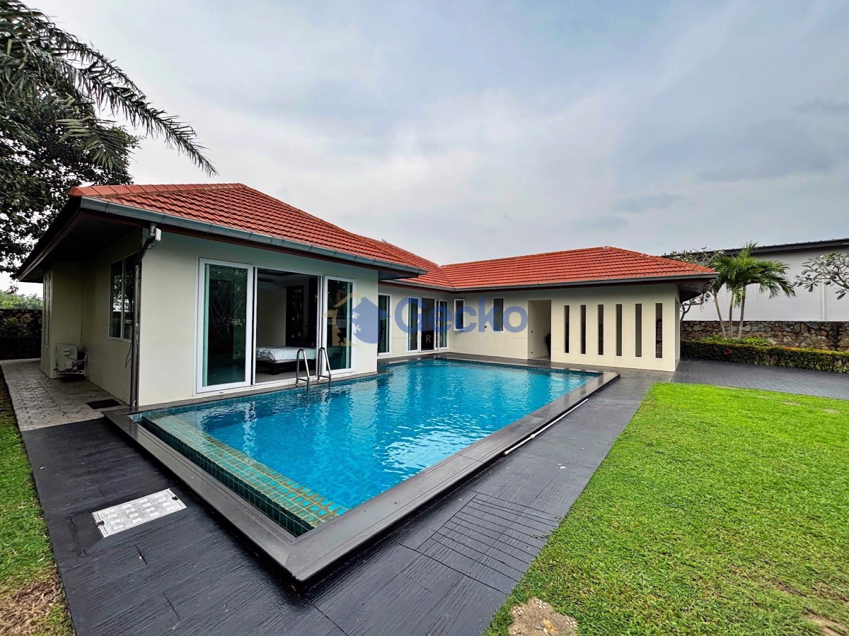 4 Bedrooms House in Whispering Palms  East Pattaya H008235