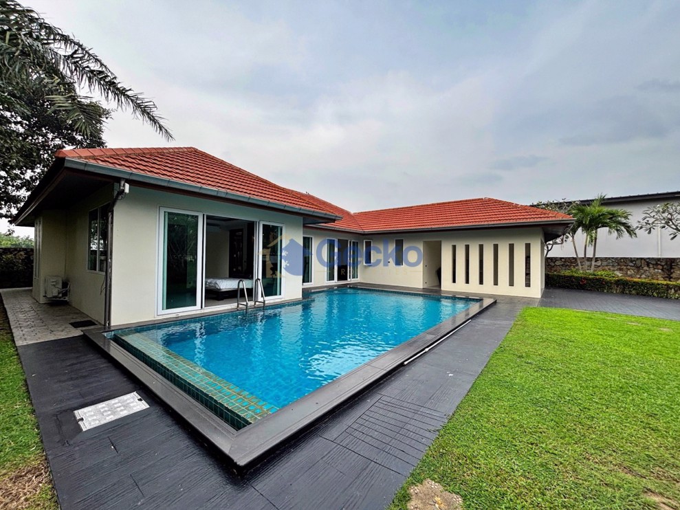 4 Bedrooms House in Whispering Palms  East Pattaya H008235 (Cover Photo)
