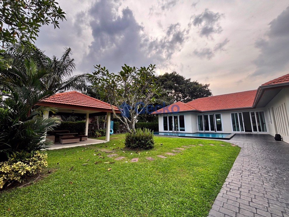 4 Bedrooms House in Whispering Palms  East Pattaya H008235 (Photo 1)