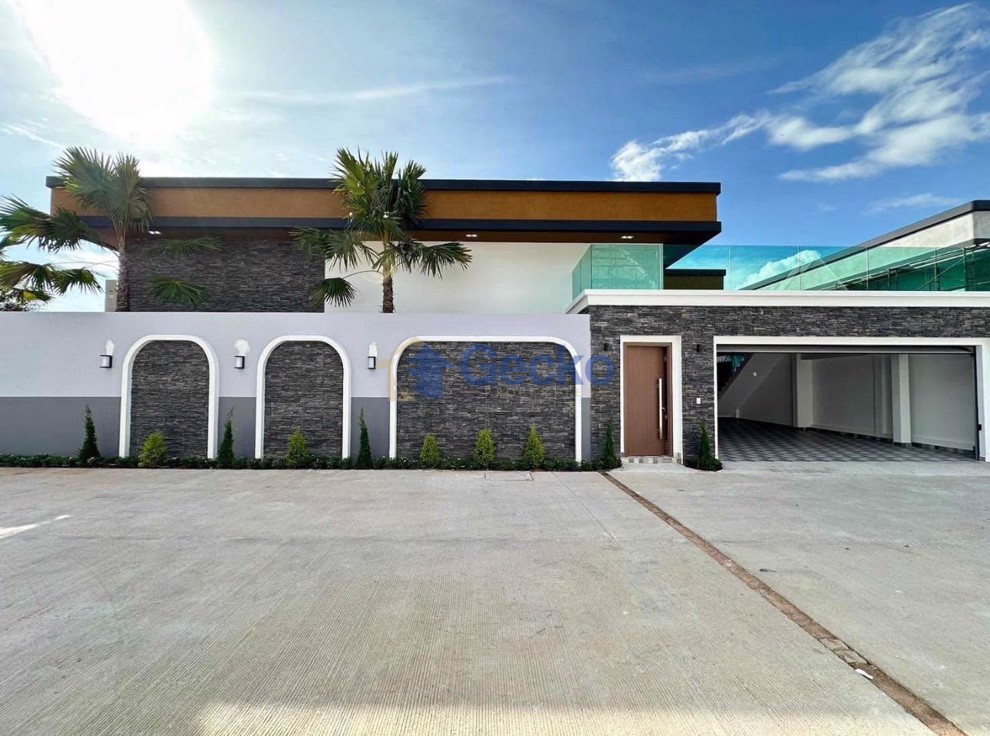 4 Bedrooms House in Bibury Baanmae 10  East Pattaya H012928 (Photo 1)