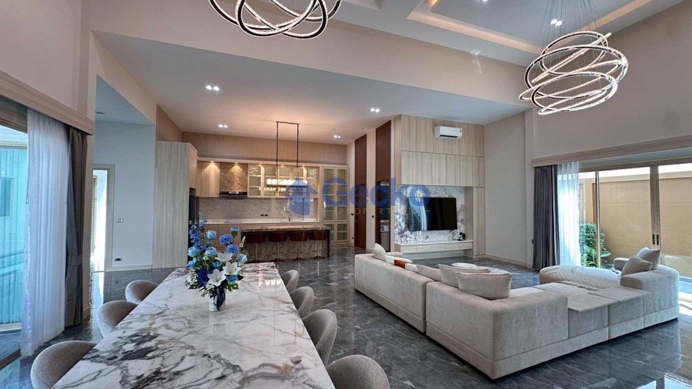 4 Bedrooms House in Bibury Baanmae 10  East Pattaya H012928 (Photo 3)