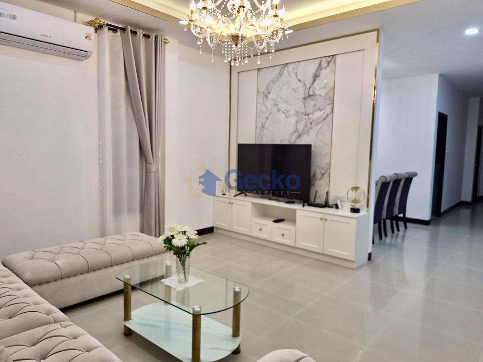3 Bedrooms House in Chokchai Village 7  East Pattaya H012932 (Photo 3)