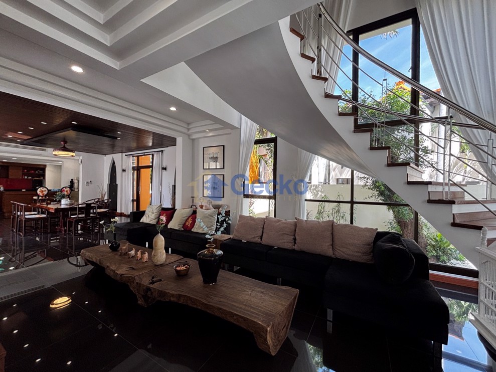5 Bedrooms House in Phutara  East Pattaya H012940 (Photo 3)