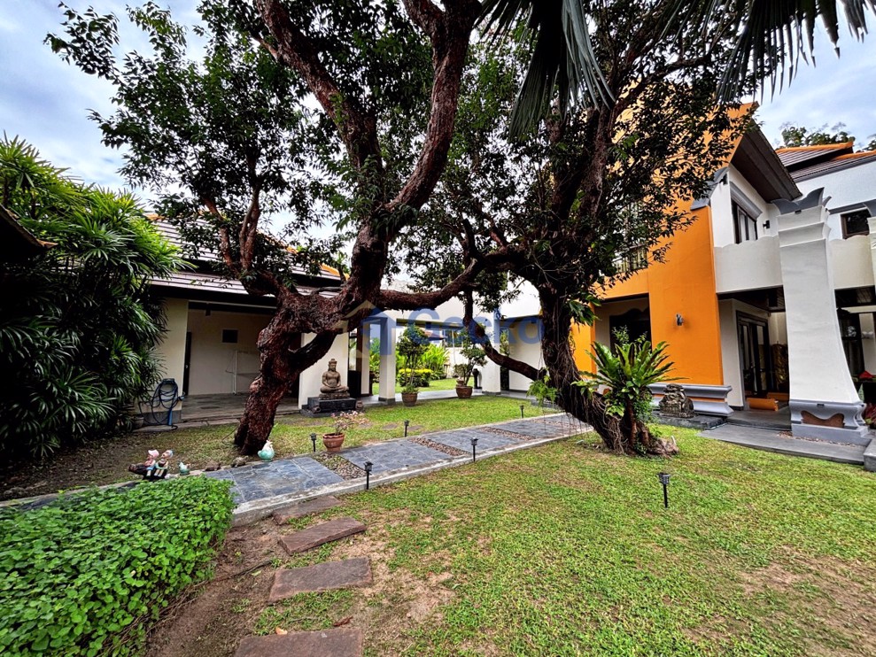 5 Bedrooms House in Phutara  East Pattaya H012945 (Photo 2)