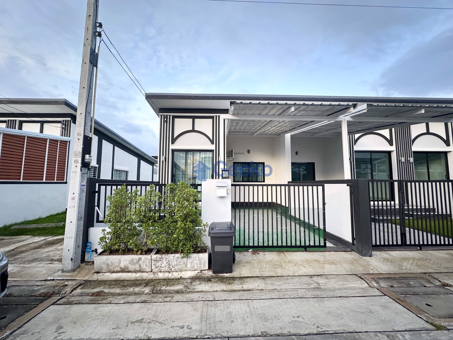 2 Bedrooms House in Wiztown Pattaya  Pattaya H012946