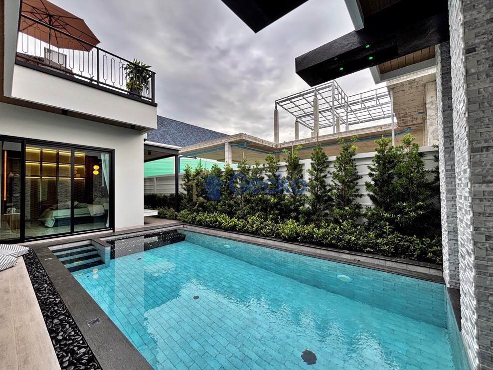 4 Bedrooms House in Villa Trivana Baan Mae 11  East Pattaya H012049 (Photo 1)