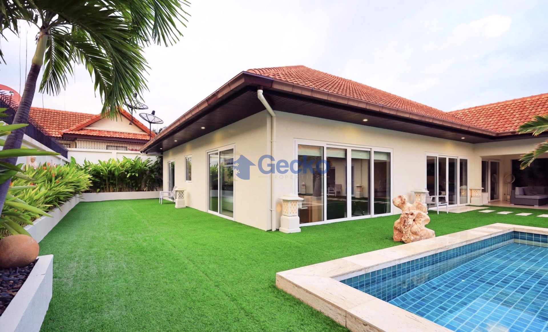 6 Bedrooms House in View Talay Villas  Jomtien H012963