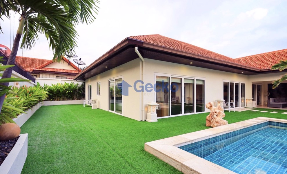 6 Bedrooms House in View Talay Villas  Jomtien H012963 (Cover Photo)