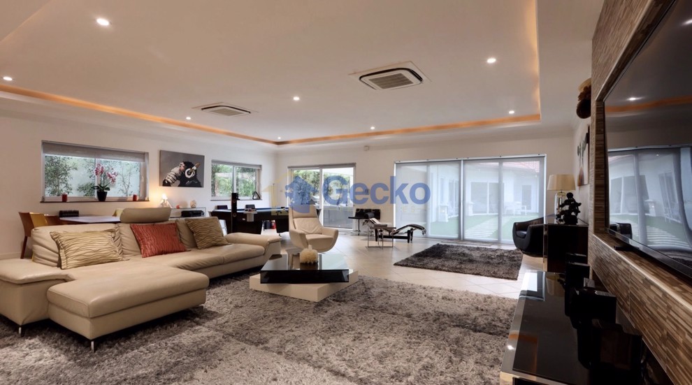 6 Bedrooms House in View Talay Villas  Jomtien H012963 (Photo 3)