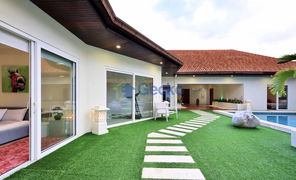 6 Bedrooms House in View Talay Villas  Jomtien H012963 (Photo 1)