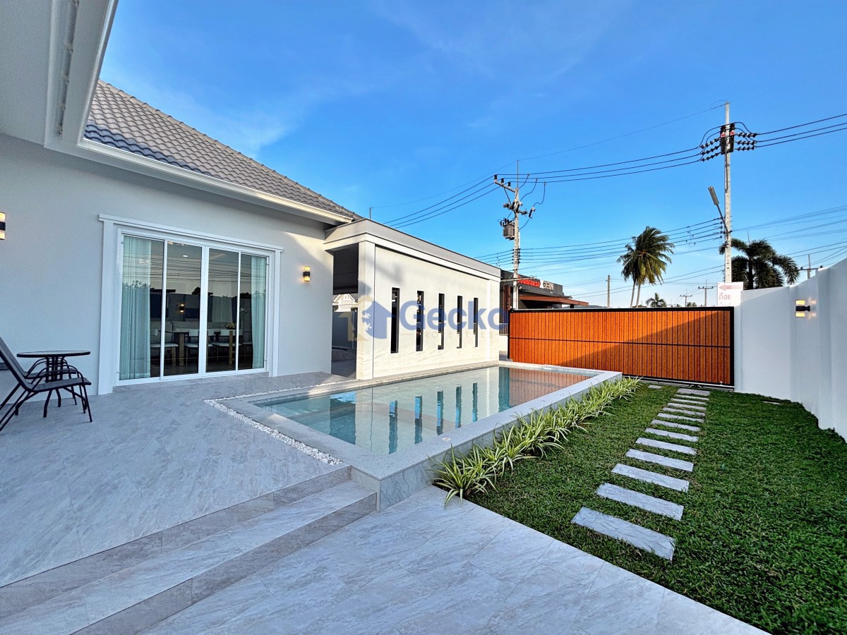 3 Bedrooms House in East Pattaya H012972