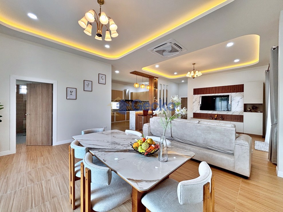 3 Bedrooms House in East Pattaya H012972 (Photo 3)